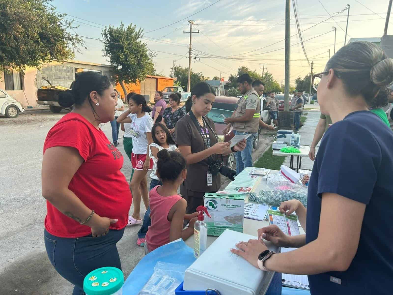Eliud Aguirre lidera brigada de salud en Sabinas: servicios gratuitos para la comunidad