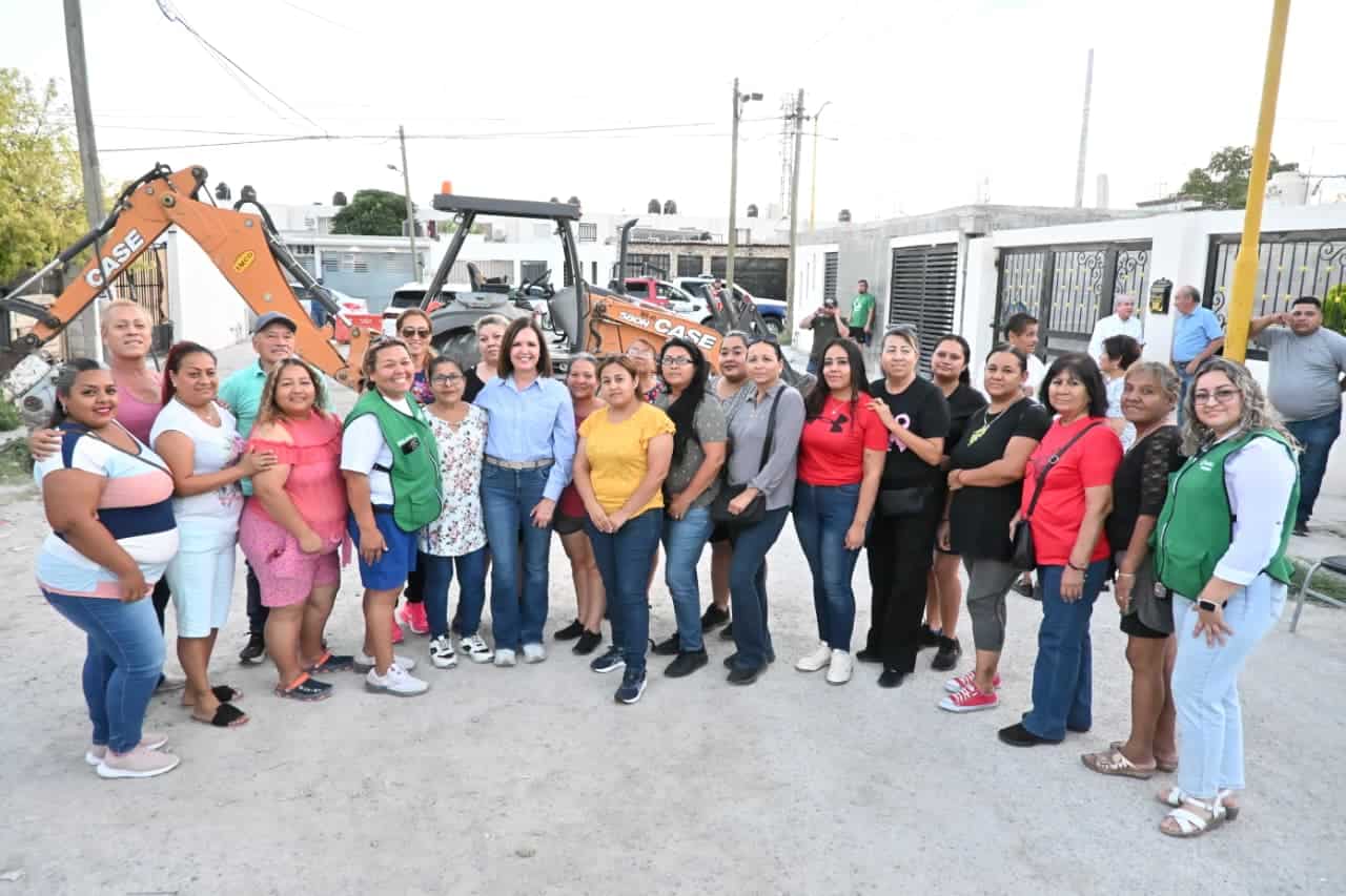 Sari P&eacute;rez Cant&uacute; arranca pavimentaci&oacute;n en calle Caoba: Frontera