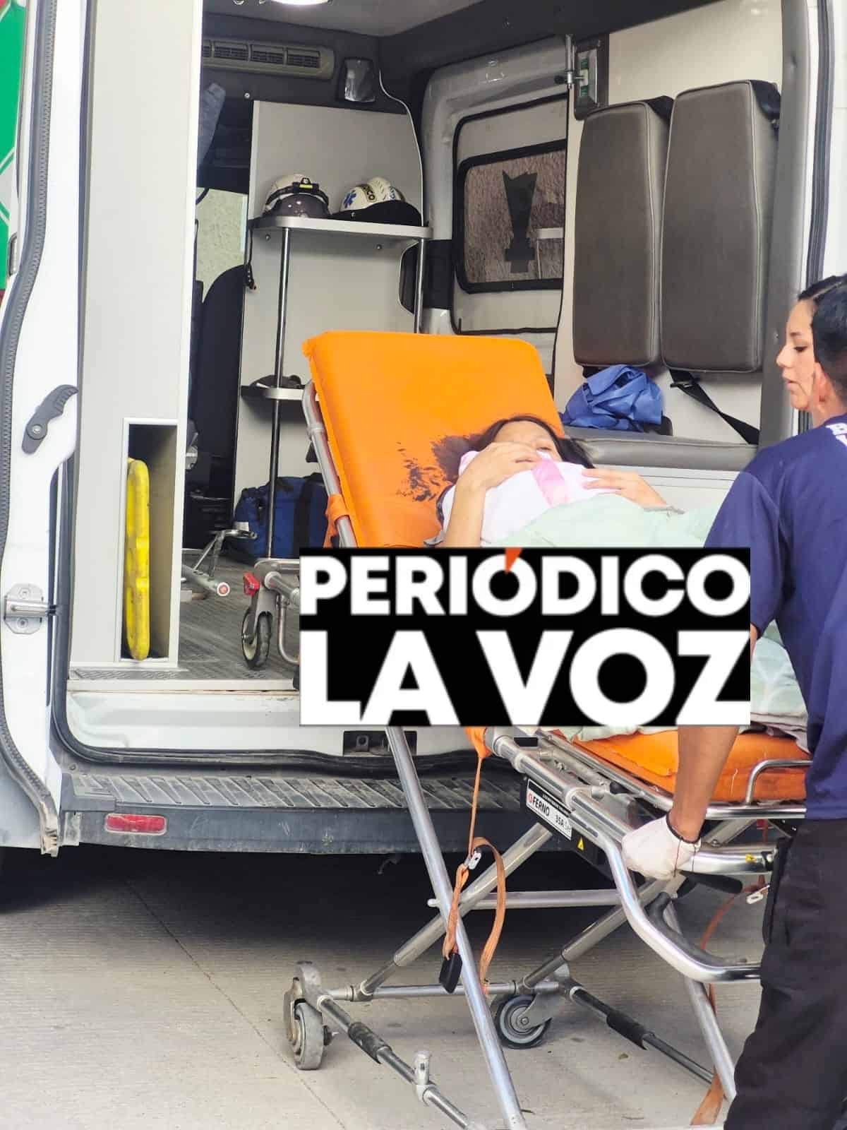 Polic&iacute;a asiste parto y recibe a bebita