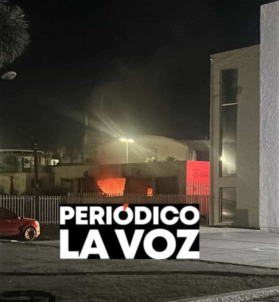 Incendio consume antiguo centro de rehabilitaci&oacute;n del IMSS en Monclova