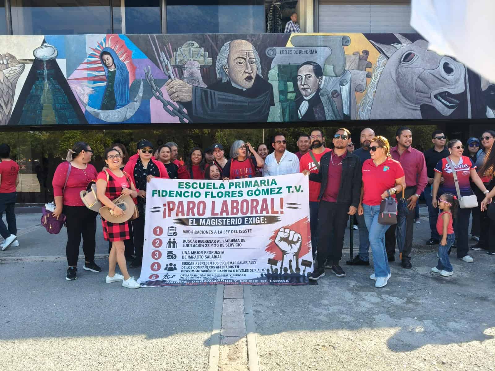 Docentes de Coahuila exigen atenci&oacute;n a demandas en SEDU