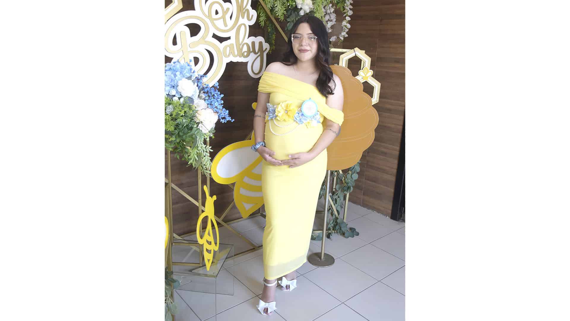 Futura mam&aacute; Jenifer Michel Villalobos festeja su baby shower