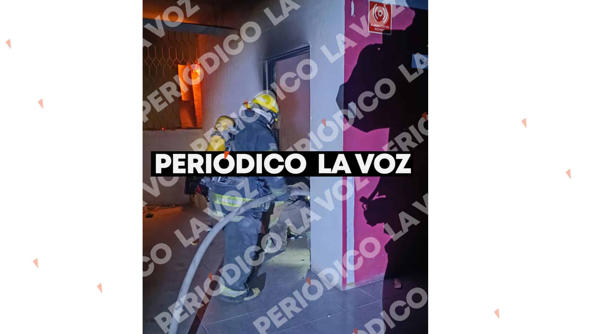 Incendio en Monclova: Bomberos controlan siniestro en antiguo centro del IMSS