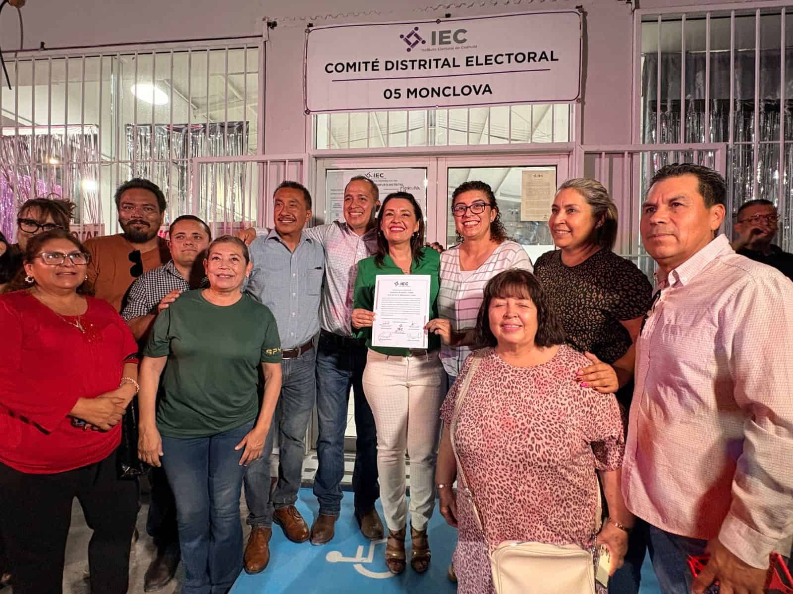 Diputada electa Esra Ibne Cavazos del Bosque celebra triunfo en Monclova