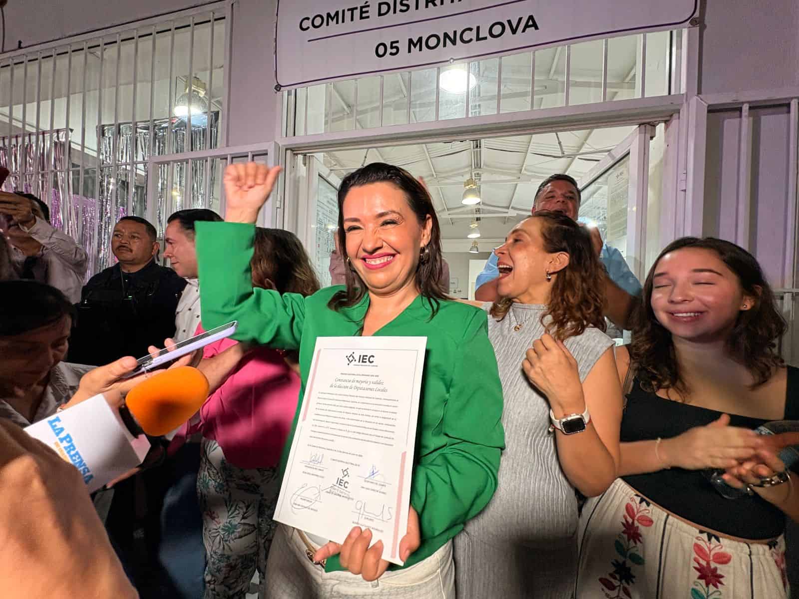 Diputada electa Esra Ibne Cavazos del Bosque celebra triunfo en Monclova
