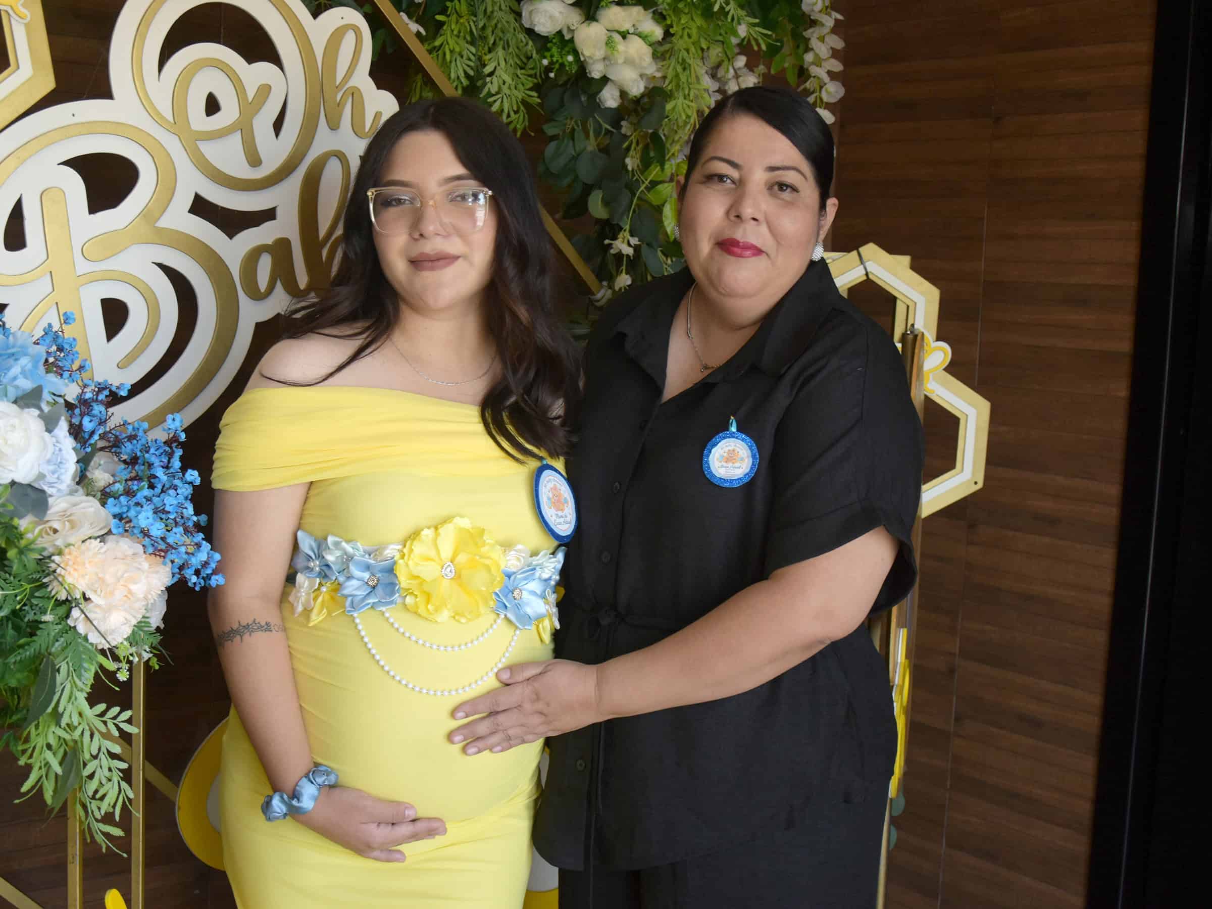 Futura mam&aacute; Jenifer Michel Villalobos festeja su baby shower