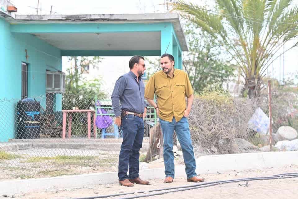 Carlos Villarreal supervisa obras de pavimentaci&oacute;n en Monclova