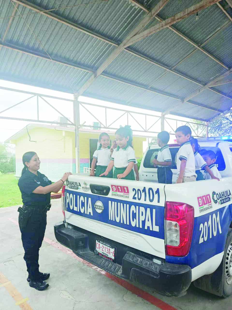 Visita de Laura Jim&eacute;nez al Jard&iacute;n de Ni&ntilde;os Arco&iacute;ris en M&uacute;zquiz