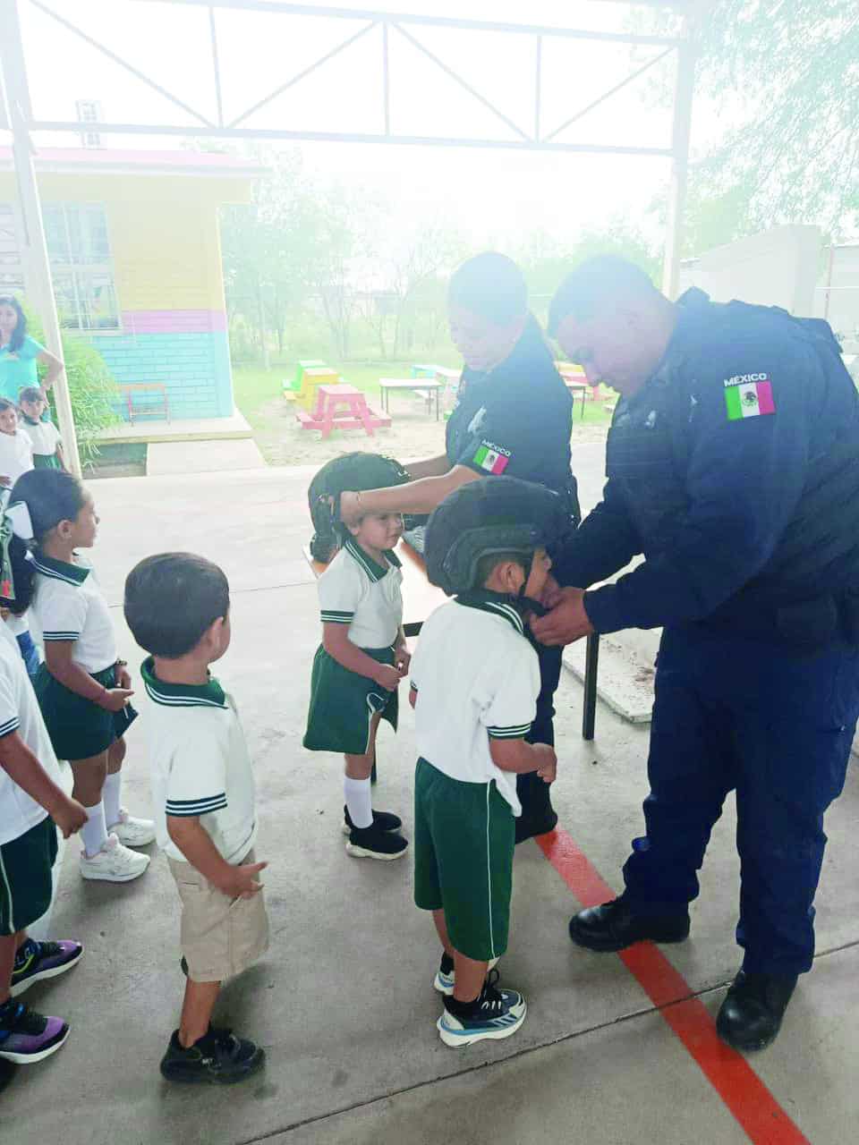 Visita de Laura Jim&eacute;nez al Jard&iacute;n de Ni&ntilde;os Arco&iacute;ris en M&uacute;zquiz