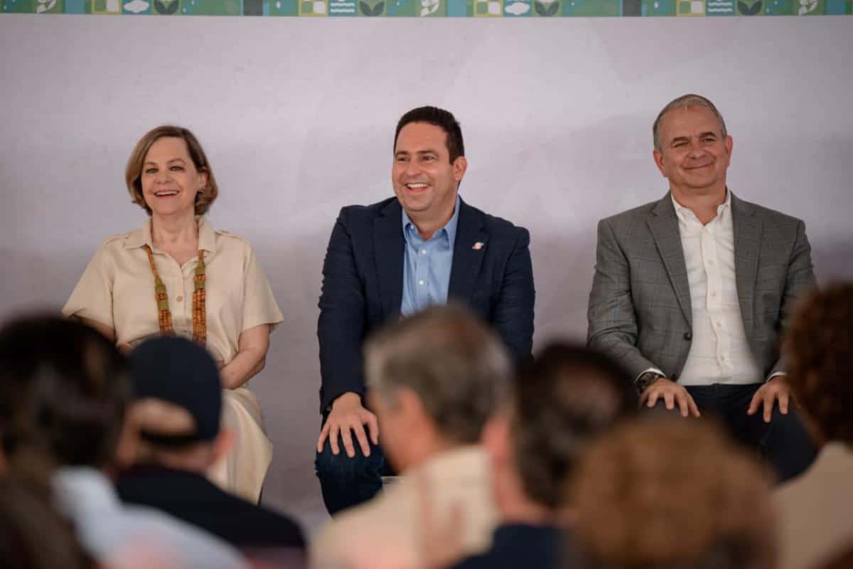 Javier D&iacute;az entrega Premio a la Protecci&oacute;n del Medio Ambiente en Saltillo