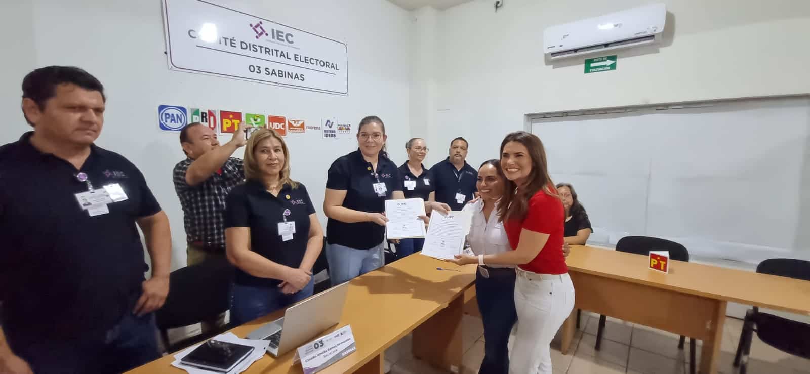 Recibe Claudia Garza constancia de mayor&iacute;a en el distrito 03 de Sabinas