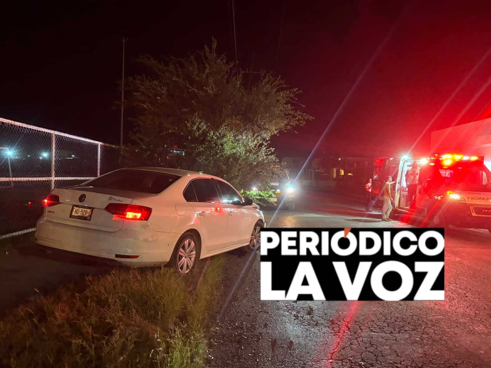 Choque en Monclova: joven conductor se estrella contra un &aacute;rbol