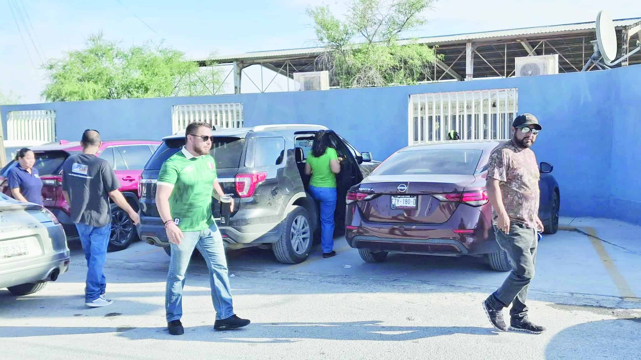 Madres de familia bloquean escuela H&eacute;roes del 47 en Monclova