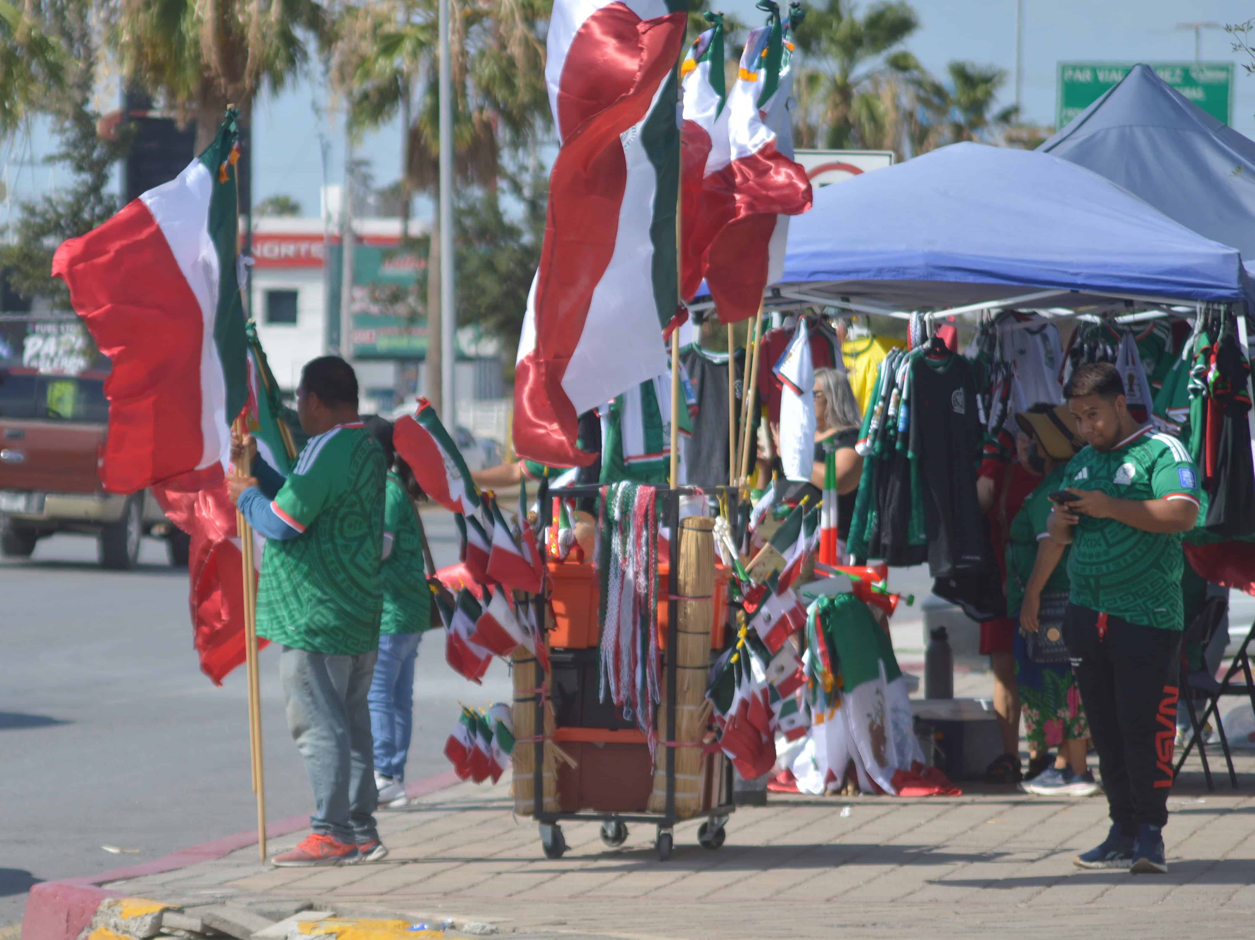 Afici&oacute;n monclovense celebra victoria del Tricolor en el Mundial