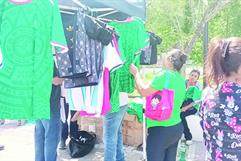 Aficionados abarrotan tiendas en Monclova por camisetas del Mundial
