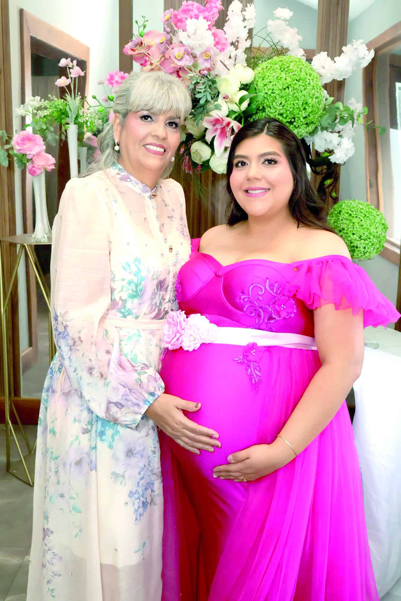 Familia y amigos se unen al baby shower de Adriana Elizondo