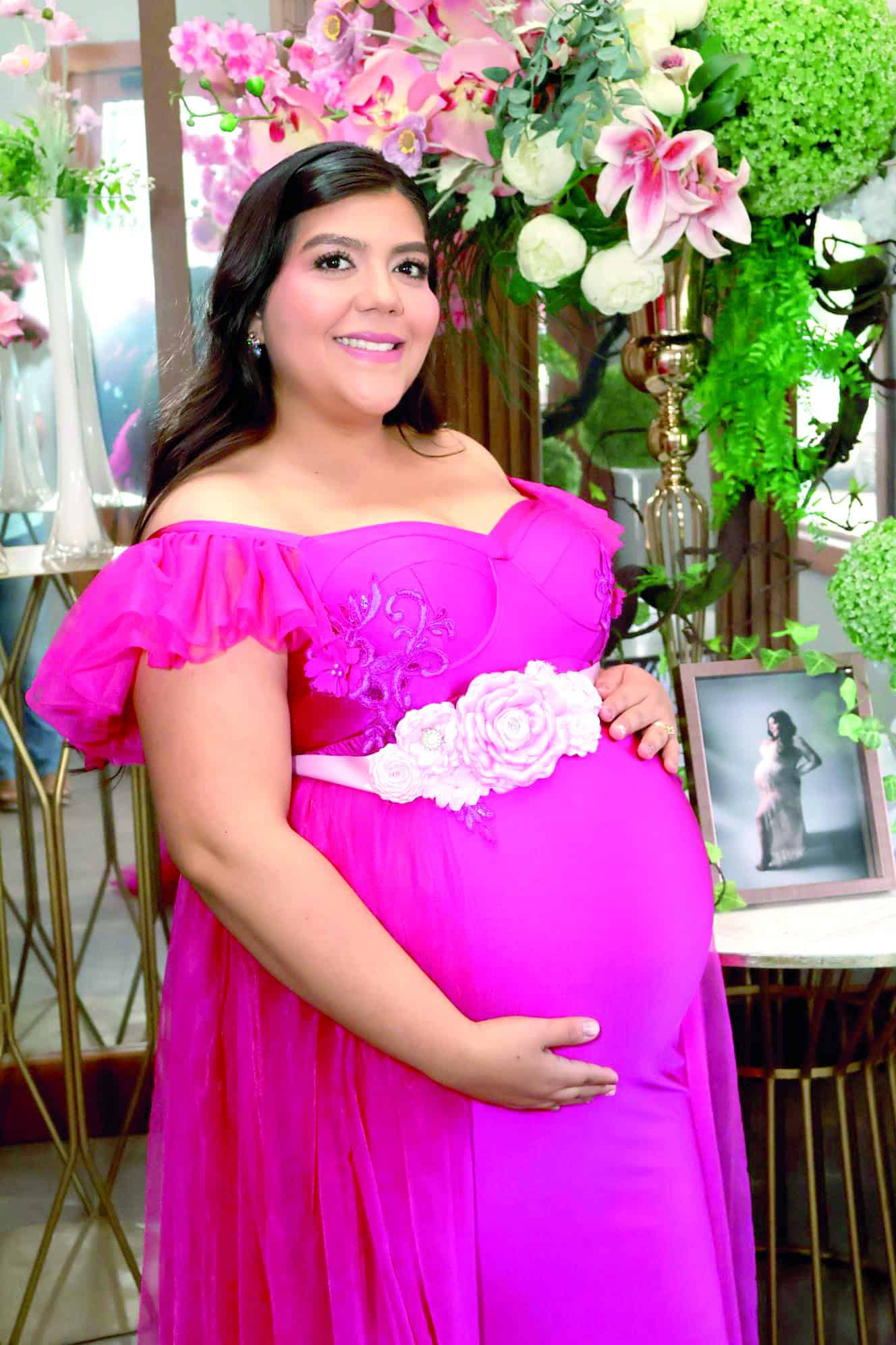 Familia y amigos se unen al baby shower de Adriana Elizondo