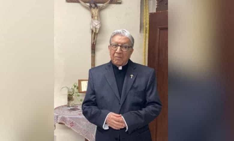 Mons. Humberto Gonz&aacute;lez Galindo mejora su salud en Saltillo