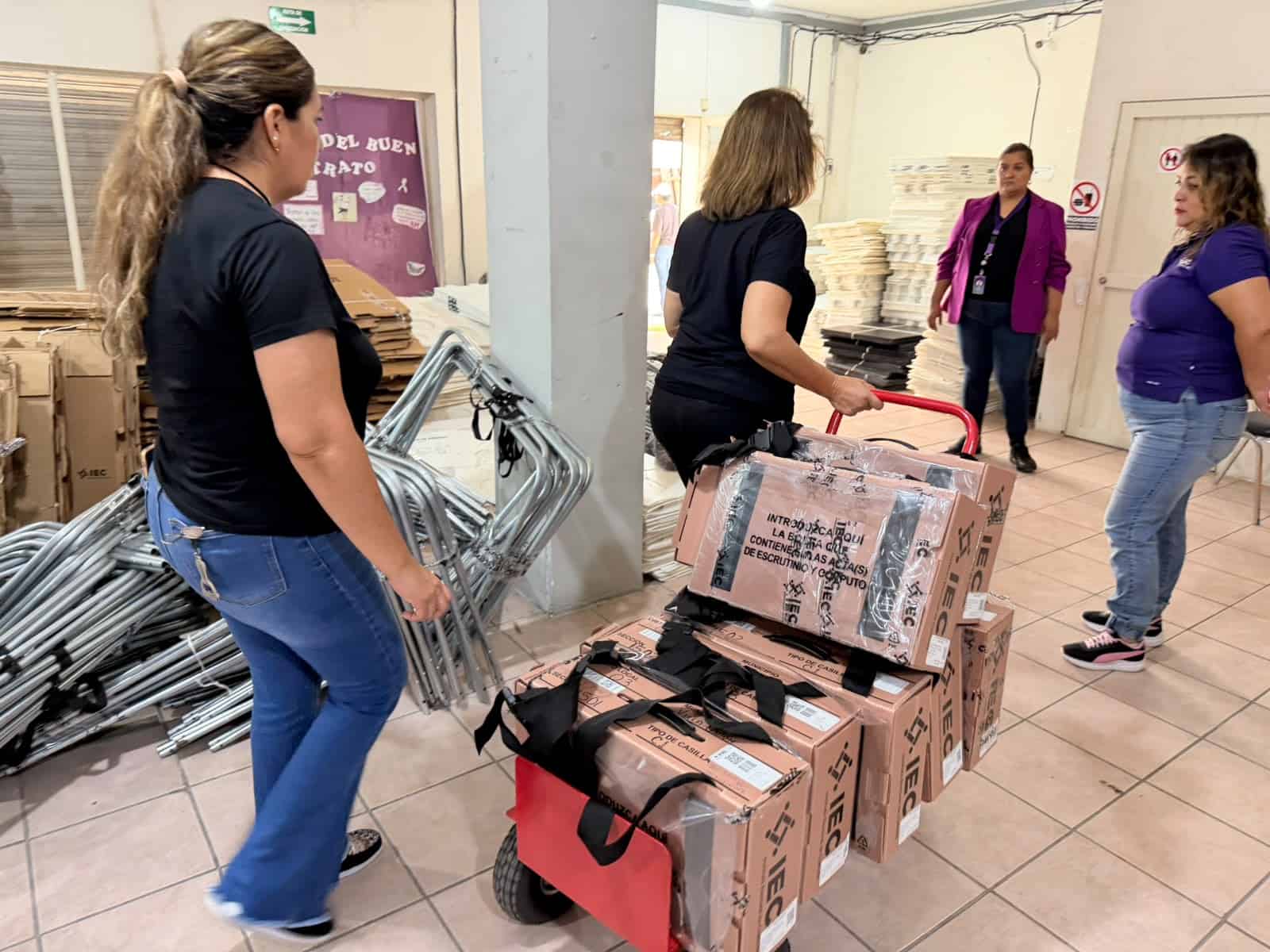 Paquetes electorales del IEC son trasladados en Sabinas