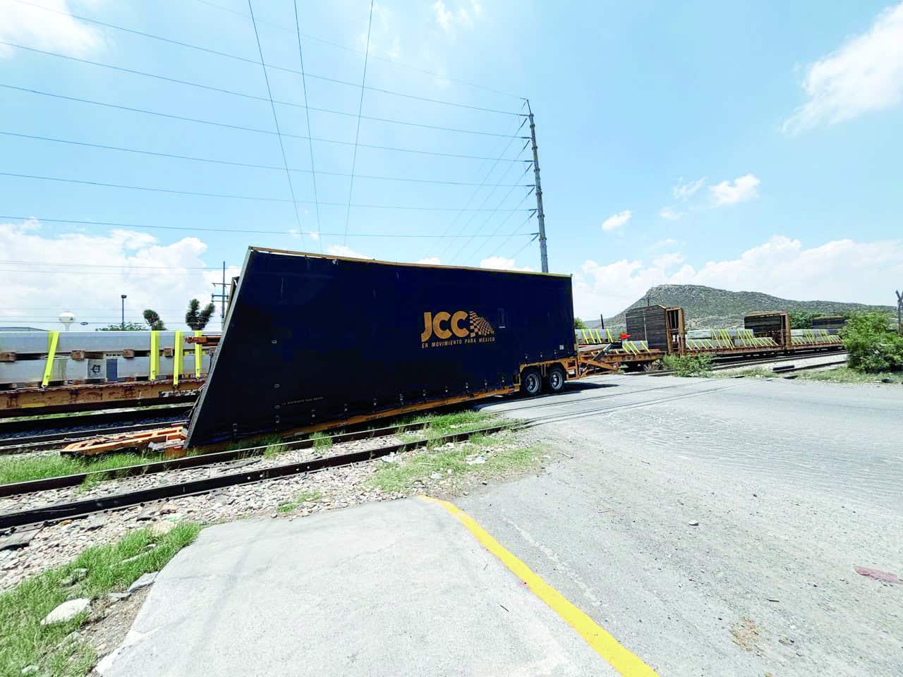 Accidente ferroviario en Ramos Arizpe: nodriza impactada por tren