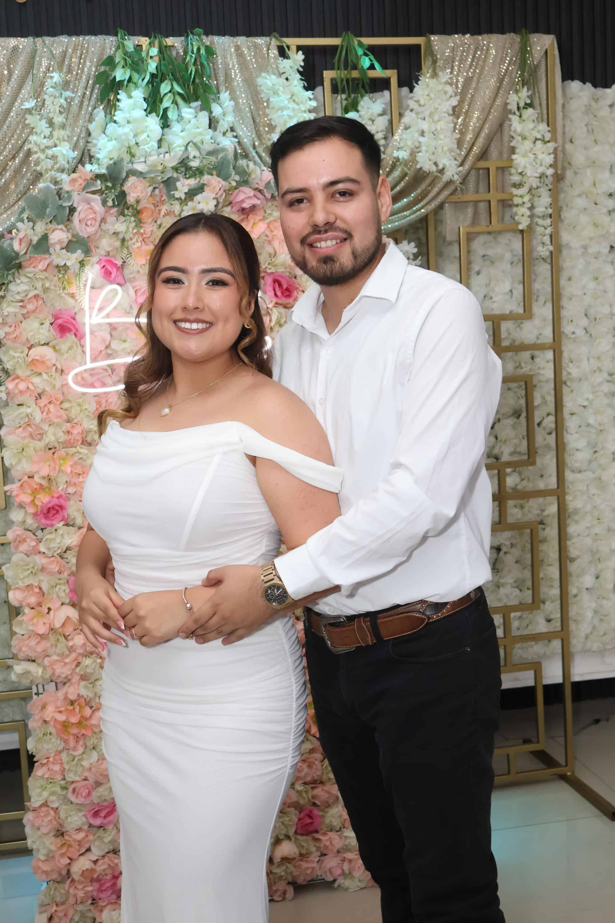 Jaqueline Calera y Fabi&aacute;n Valadez celebran su fiesta prenupcial