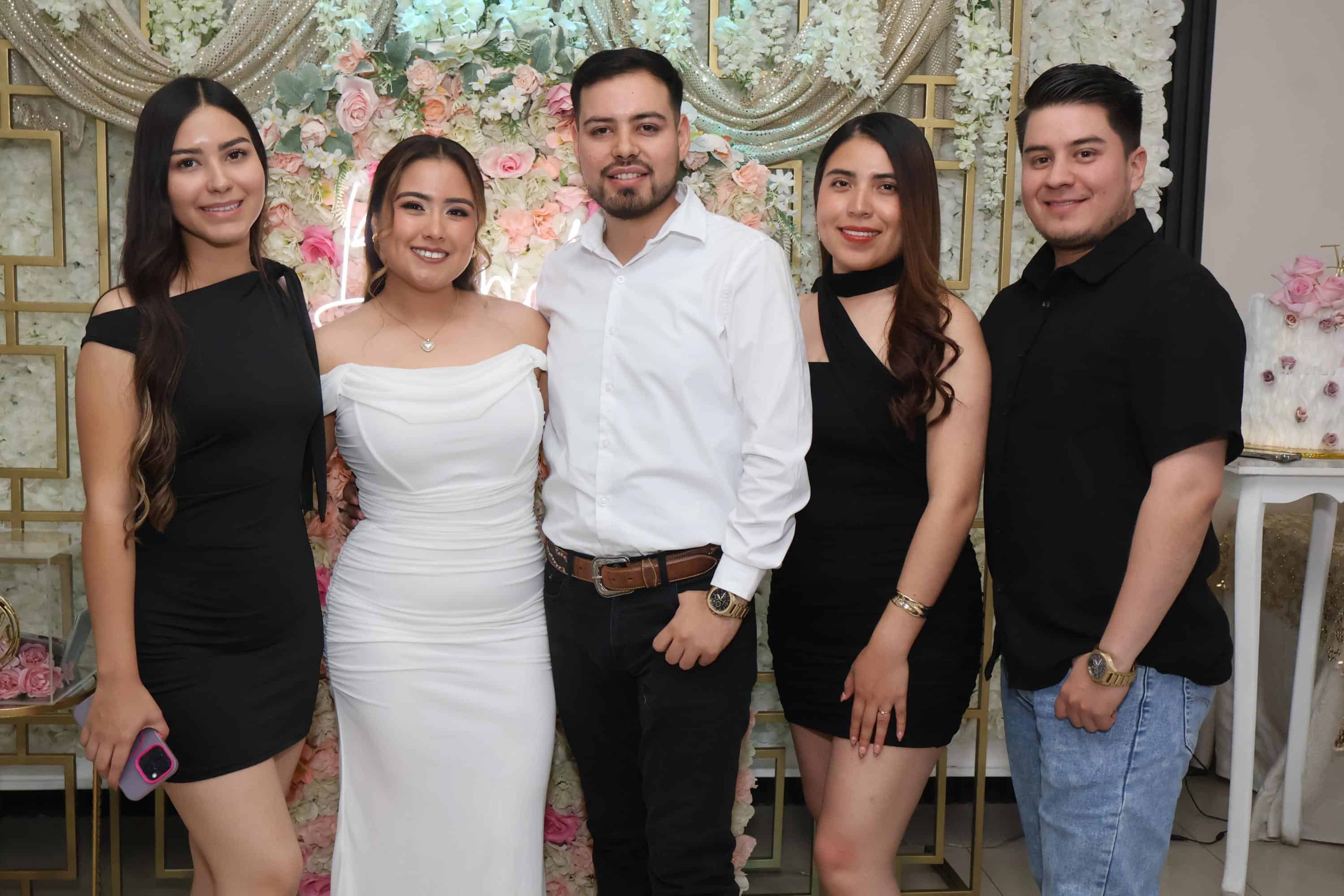 Jaqueline Calera y Fabi&aacute;n Valadez celebran su fiesta prenupcial