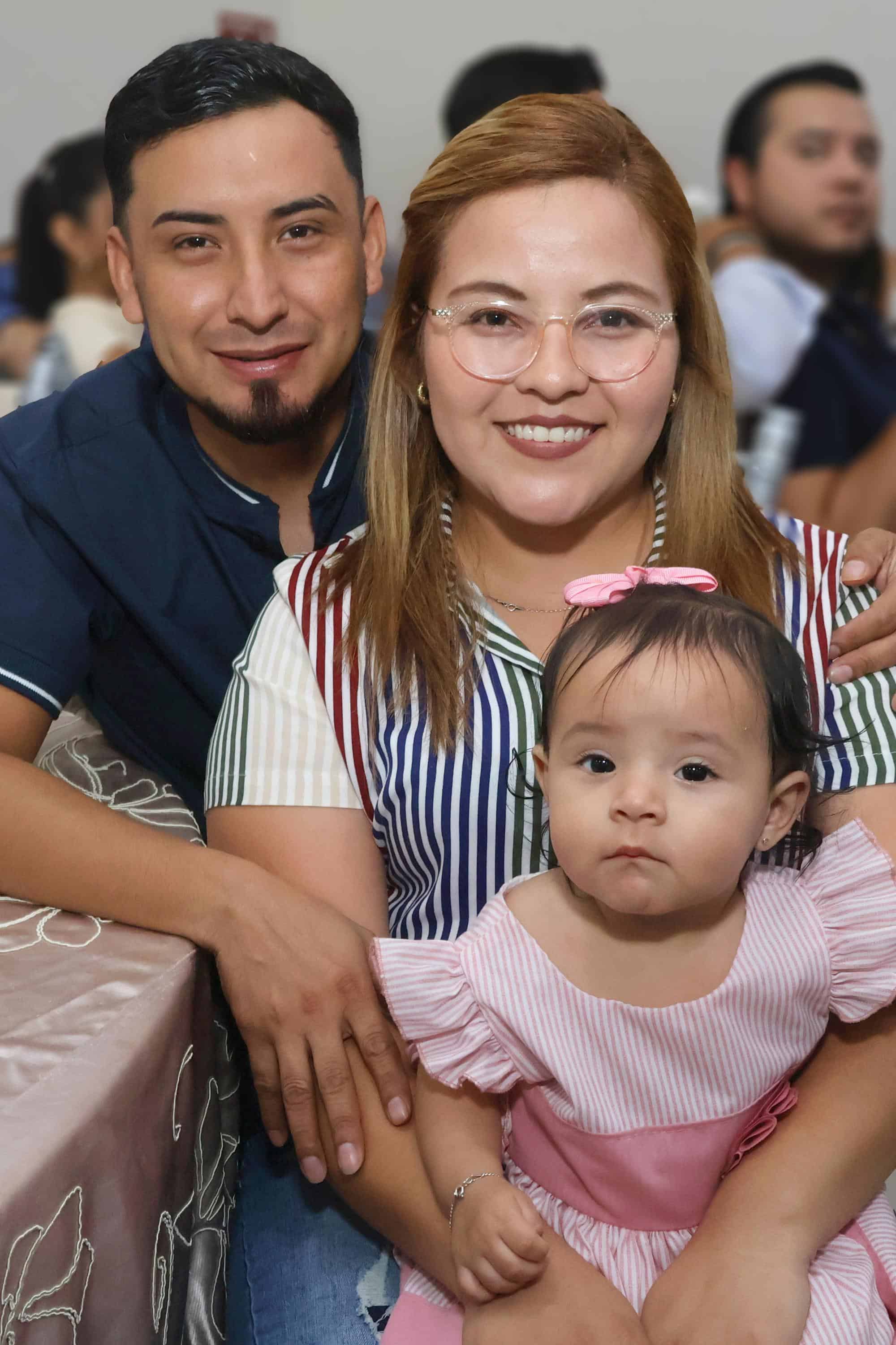 Jaqueline Calera y Fabi&aacute;n Valadez celebran su fiesta prenupcial