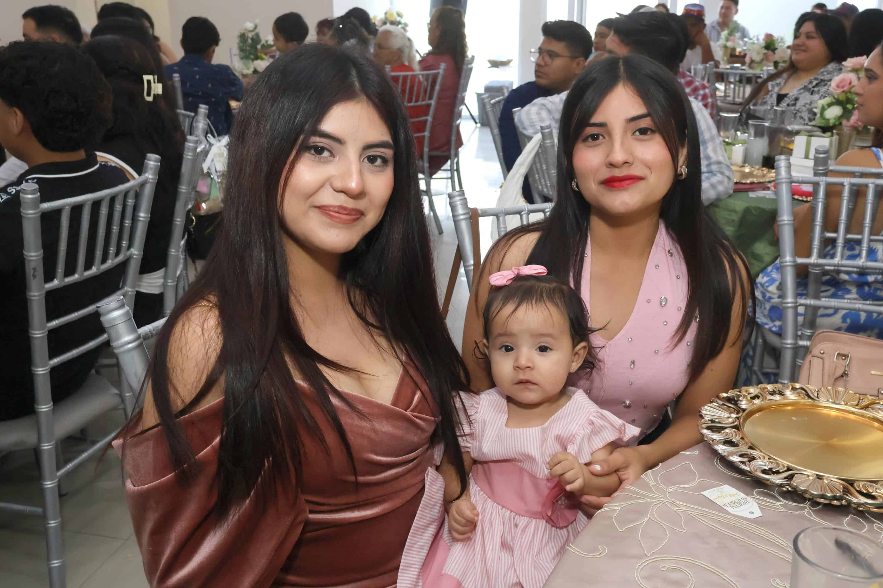 Jaqueline Calera y Fabi&aacute;n Valadez celebran su fiesta prenupcial