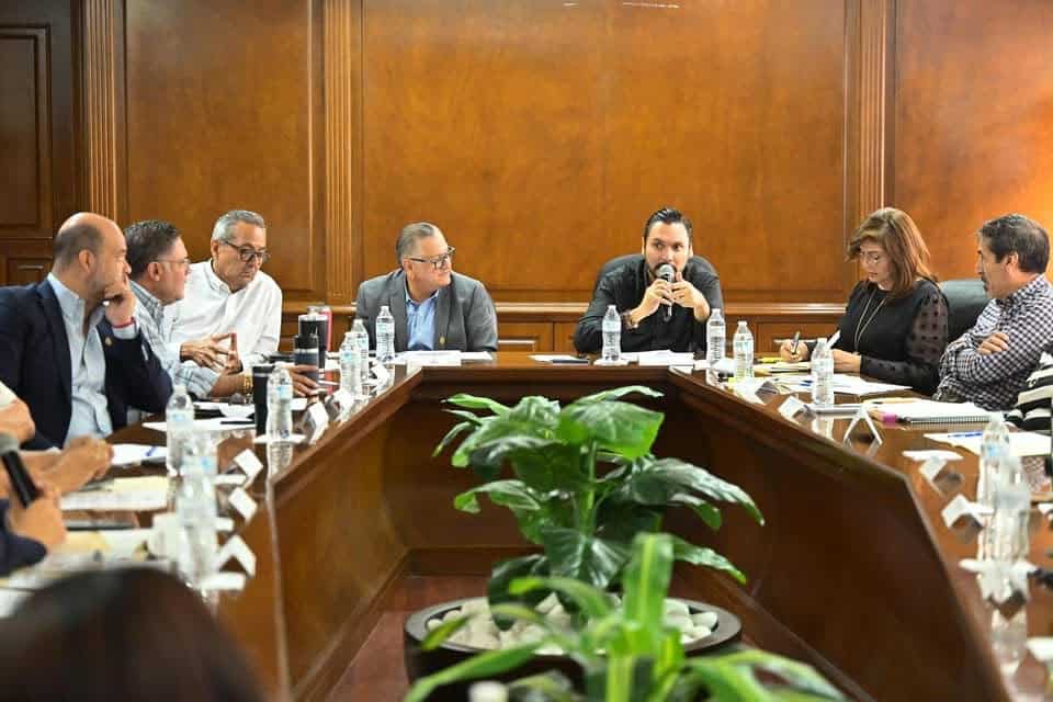 Carlos Villarreal aprueba donaci&oacute;n de terrenos al IMSS en Monclova