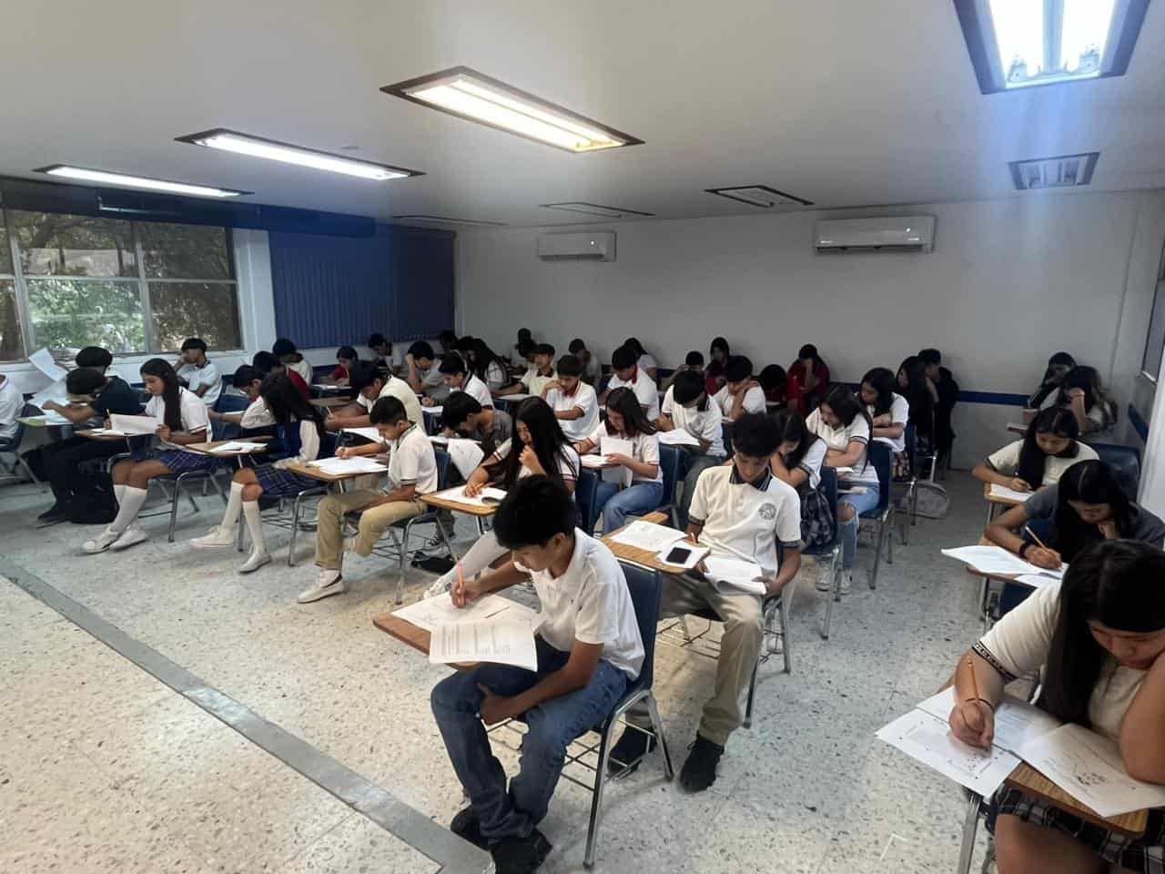 Presentan examen de admisi&oacute;n cerca de 700 aspirantes al CBTIS 54 de Ciudad Acu&ntilde;a