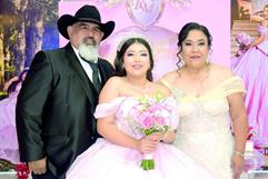 Regina Martínez celebra sus XV años: fiesta familiar