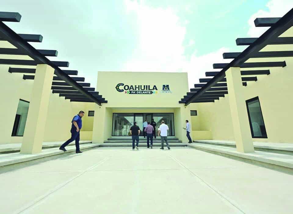 Carlos Villarreal supervisa avances del CEIS en Monclova