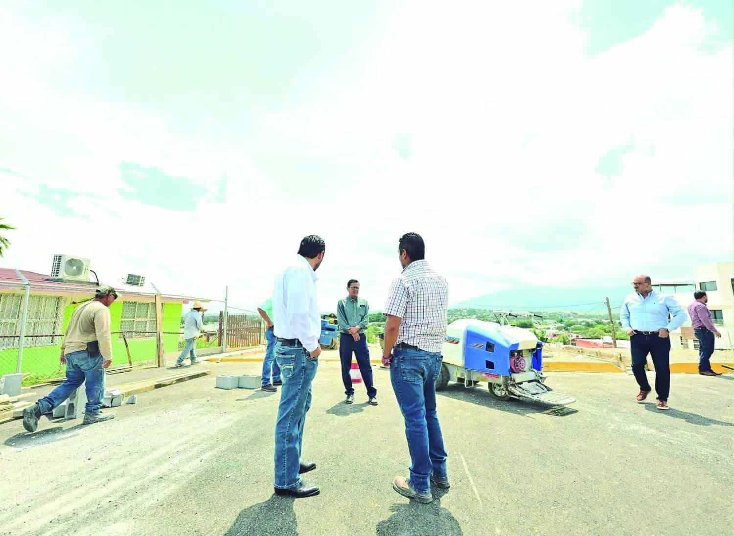 Carlos Villarreal supervisa avances del CEIS en Monclova