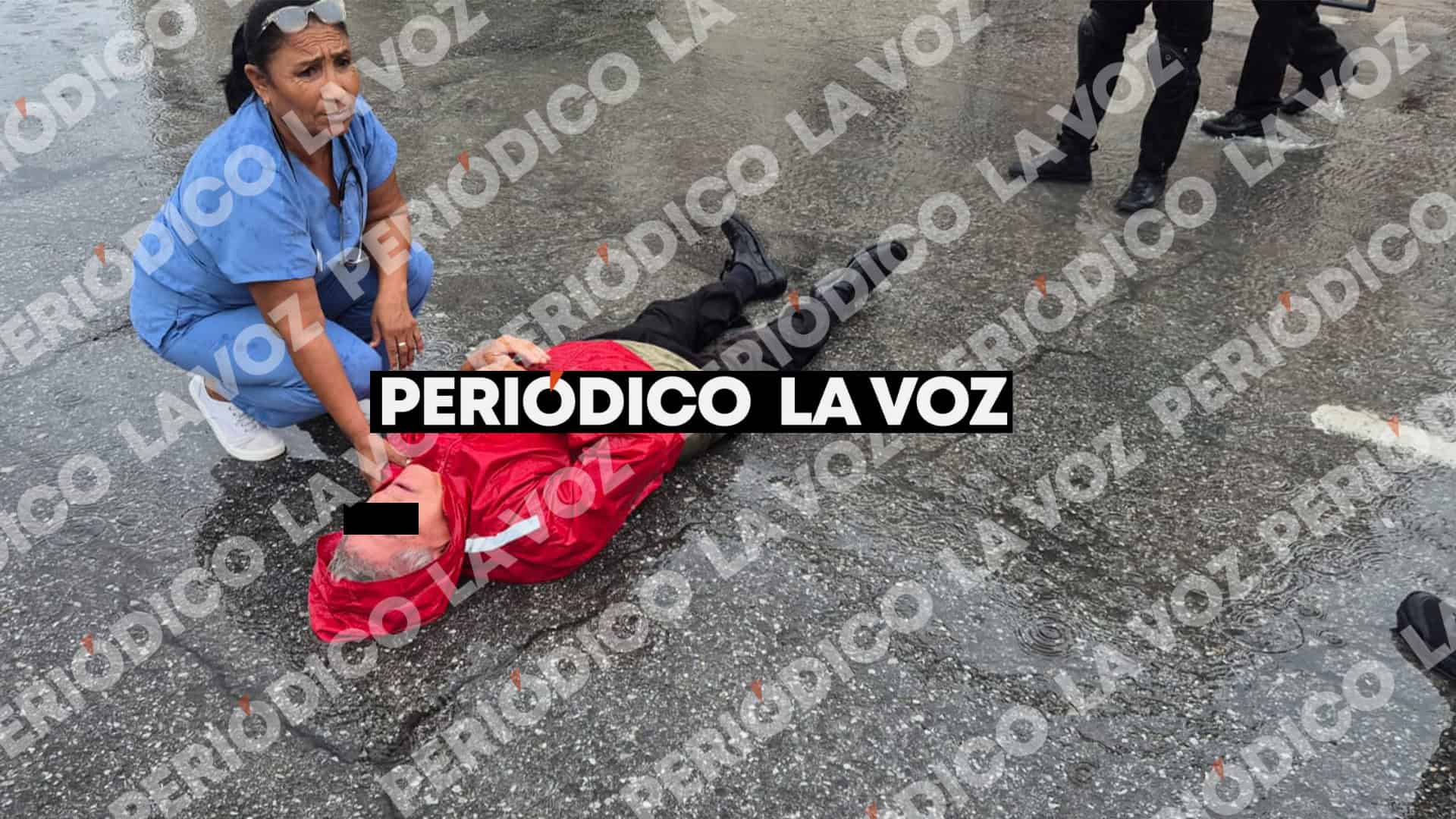 Adulto mayor hospitalizado tras ser embestido por camioneta en Monclova