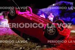 Accidente en Monclova: Automovilista abandona Chevrolet Spark volcado