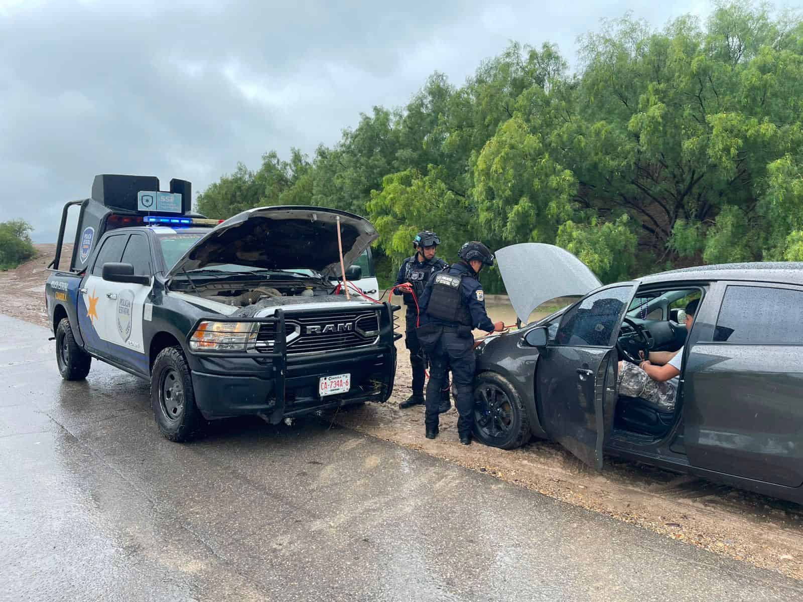 Polic&iacute;a Estatal de Coahuila apoya a la poblaci&oacute;n tras lluvias intensas