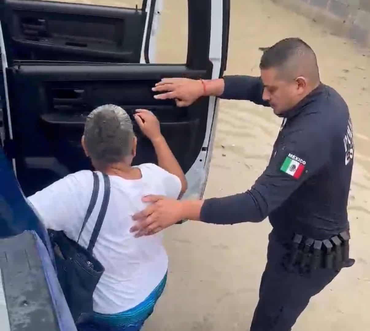 Polic&iacute;a Estatal de Coahuila apoya a la poblaci&oacute;n tras lluvias intensas