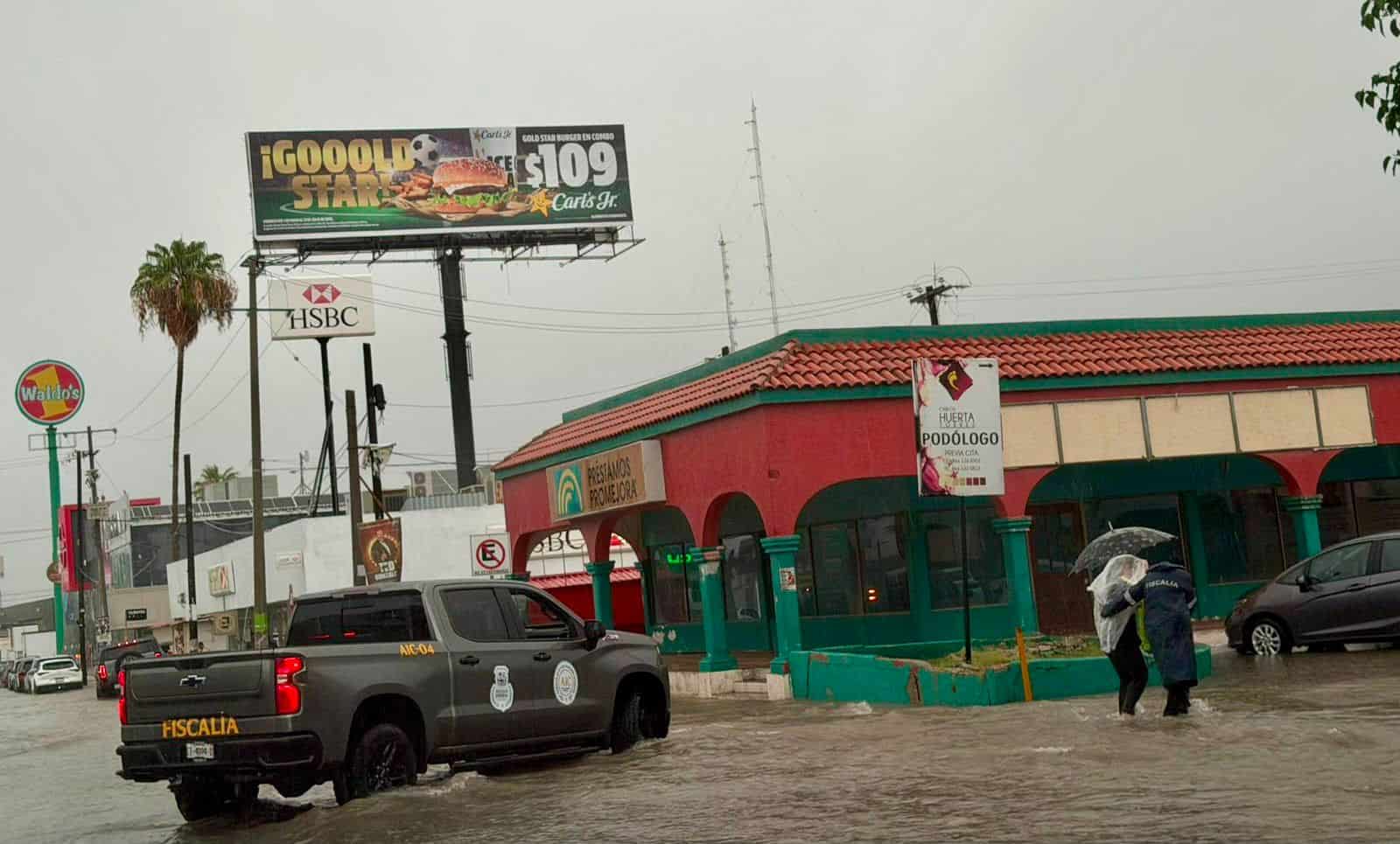 Polic&iacute;a Estatal de Coahuila apoya a la poblaci&oacute;n tras lluvias intensas