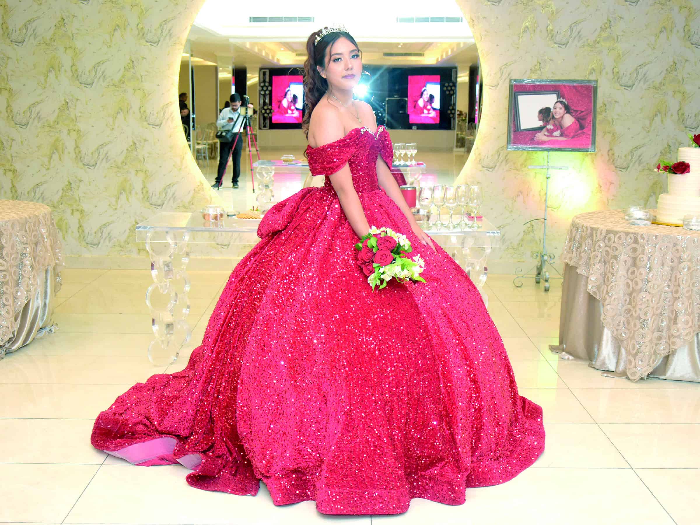Emotiva misa y fiesta marcan los XV a&ntilde;os de F&aacute;tima Camarillo