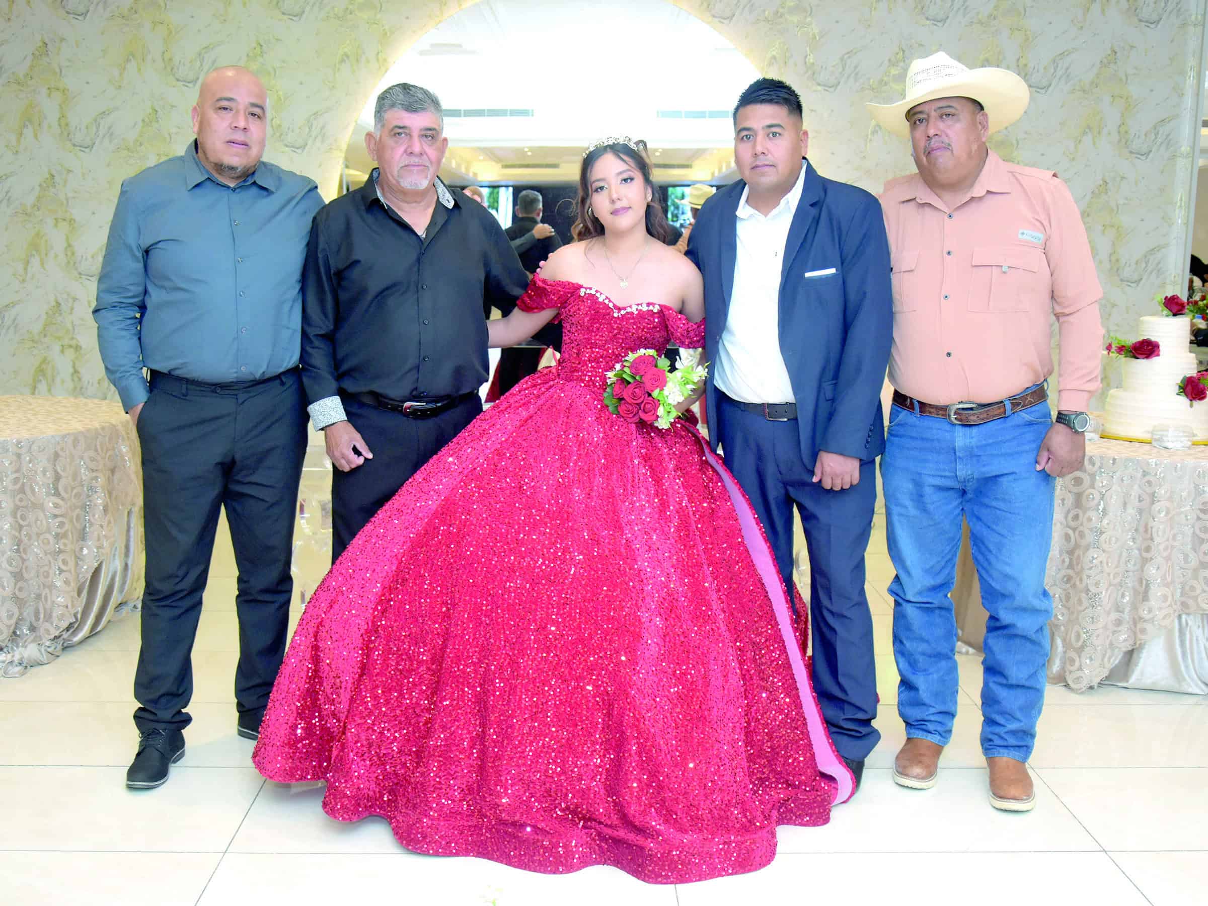 Emotiva misa y fiesta marcan los XV a&ntilde;os de F&aacute;tima Camarillo