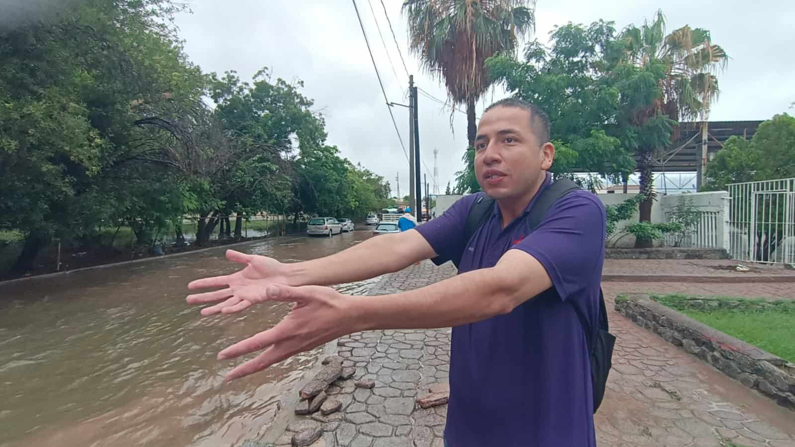 Estudiante Aldo Mart&iacute;nez pierde su auto por inundaci&oacute;n en Monclova