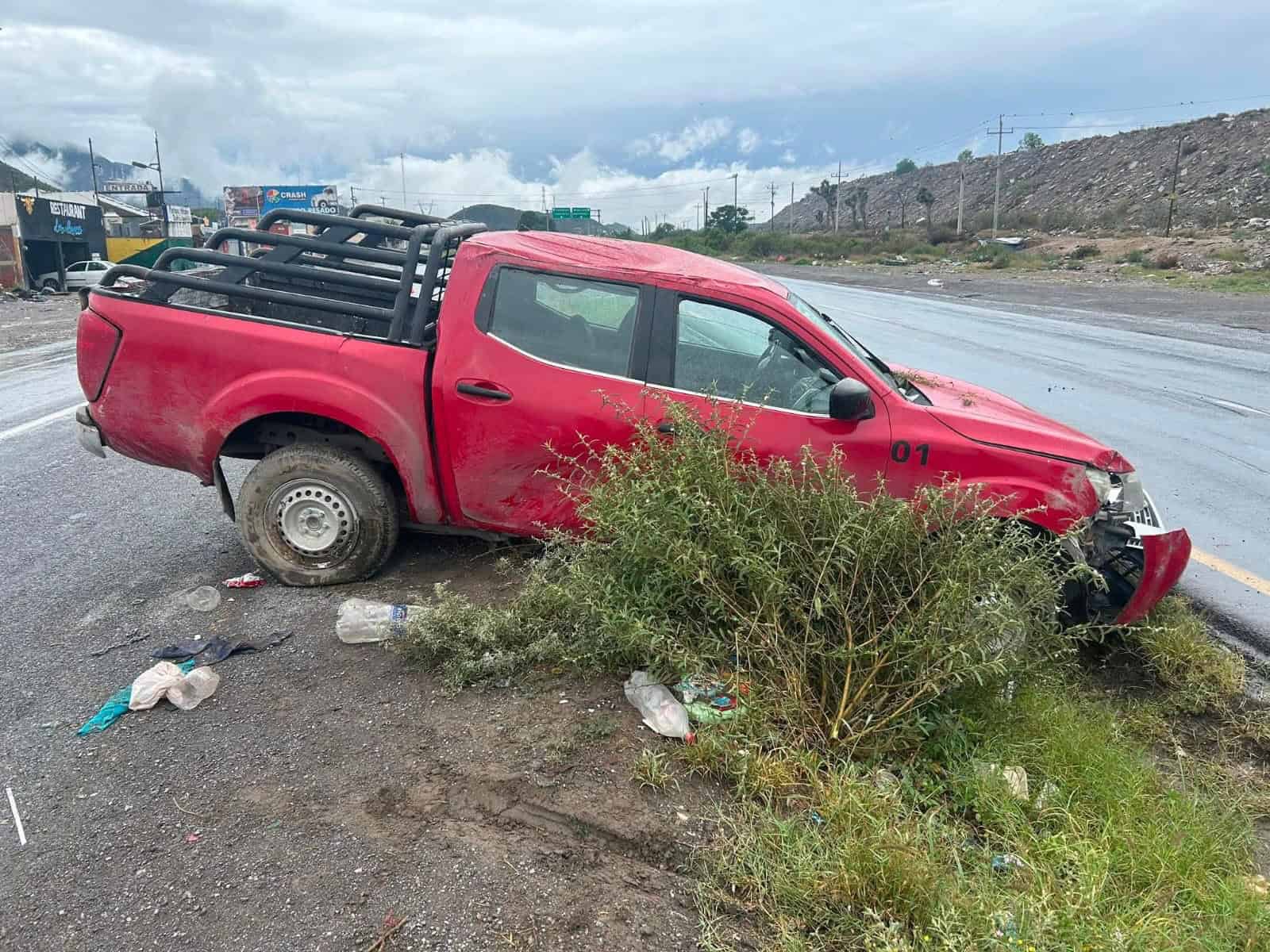 Camioneta volc&oacute; en carretera Saltillo-Torre&oacute;n: sin lesionados