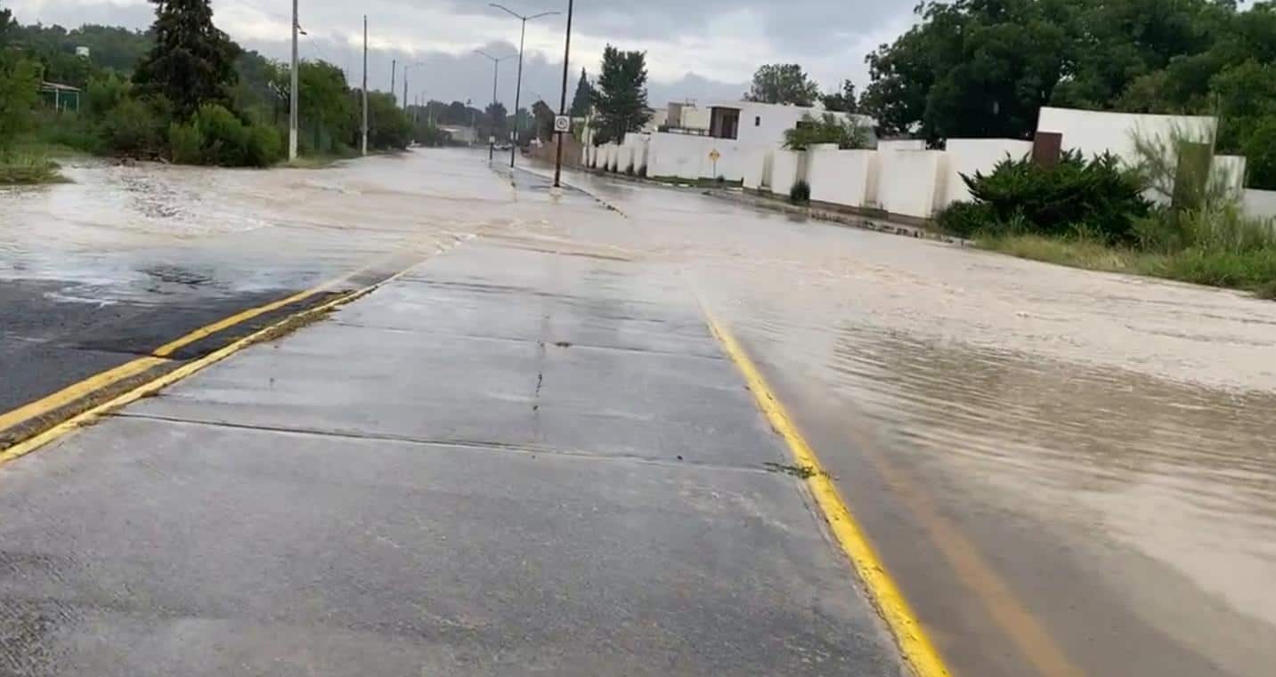Cierre de vado en Saltillo por lluvias intensas