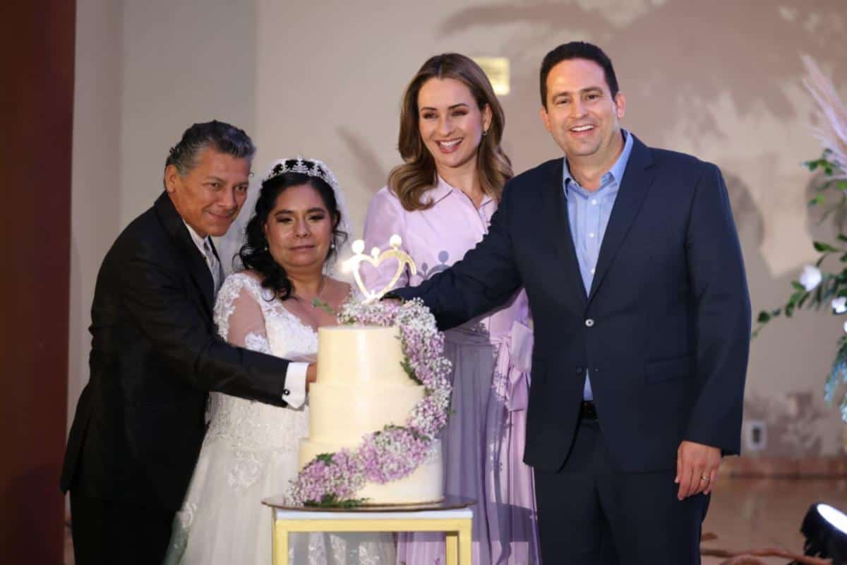 51 parejas se casan en Bodas Comunitarias 2026: Javier D&iacute;az Gonz&aacute;lez en Saltillo