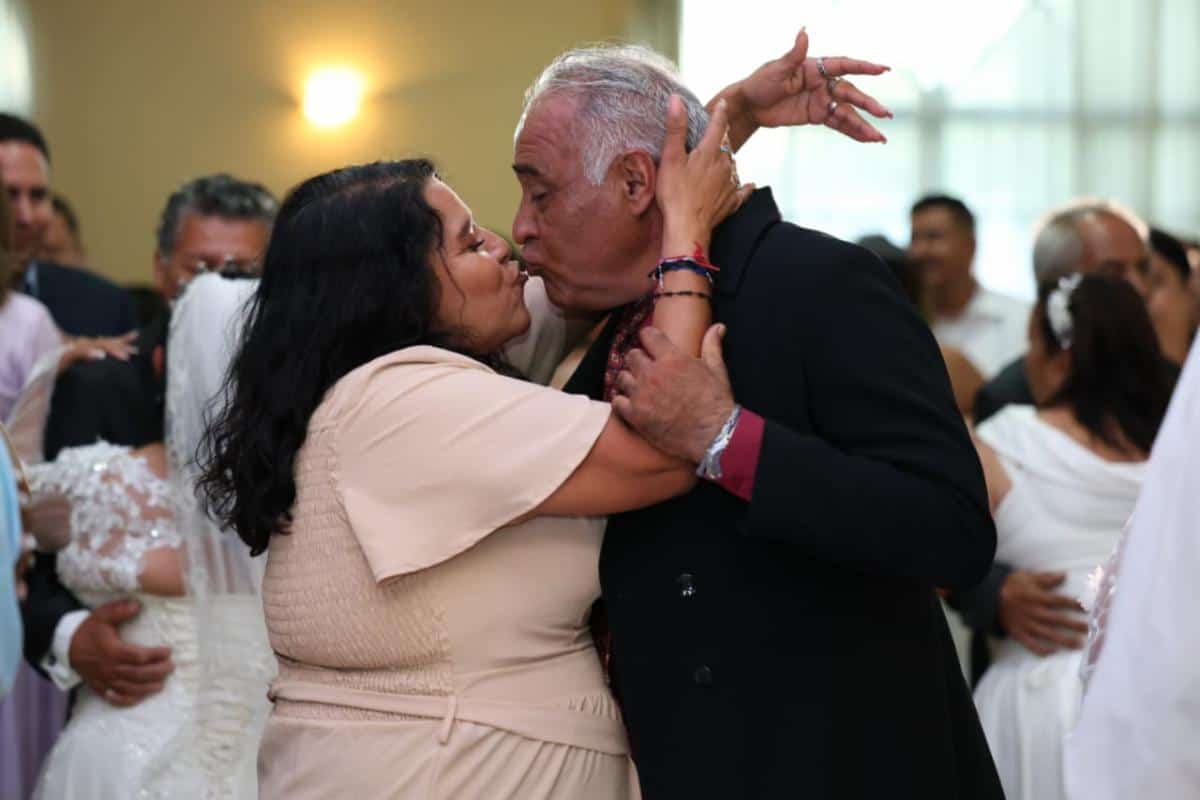 51 parejas se casan en Bodas Comunitarias 2026: Javier D&iacute;az Gonz&aacute;lez en Saltillo