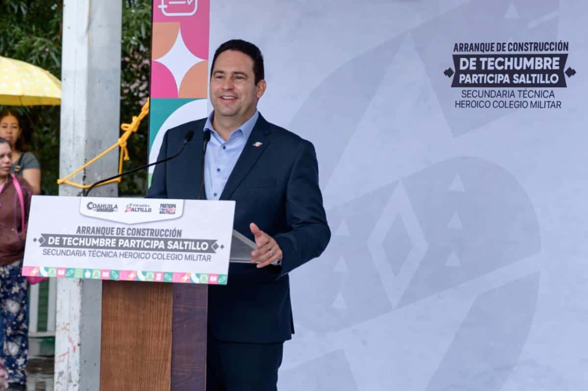 Arranca construcci&oacute;n de techumbre en secundaria: beneficio para alumnos