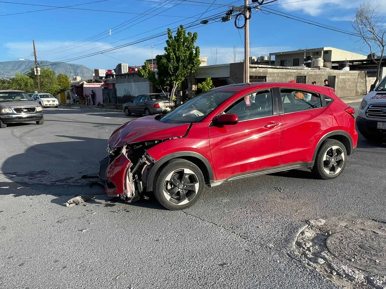 Menor se lesiona en accidente de camionetas en Frontera