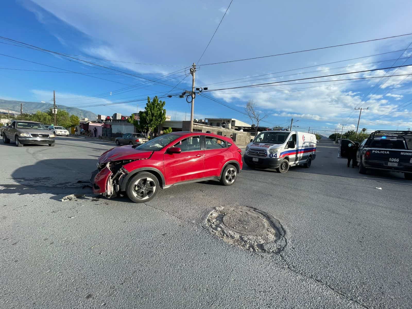 Menor se lesiona en accidente de camionetas en Frontera