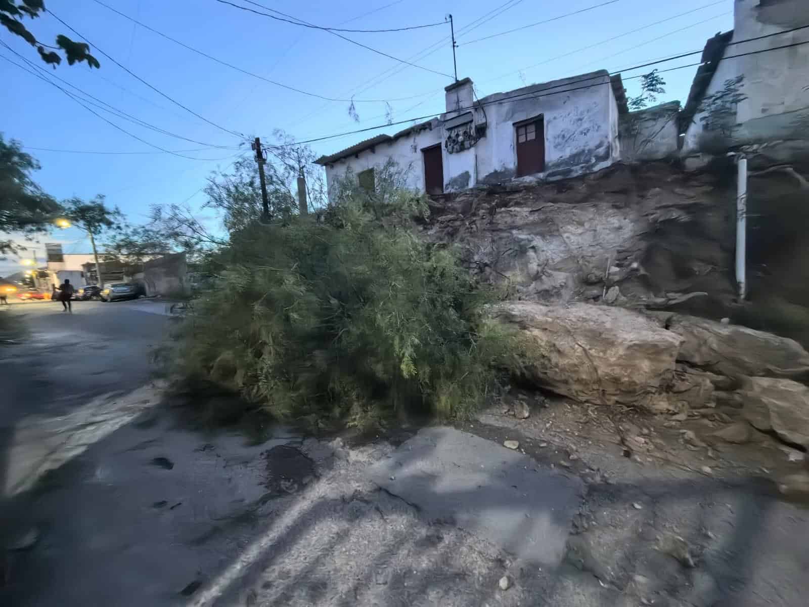 Derrumbe moviliza a Protecci&oacute;n Civil en Monclova tras lluvias