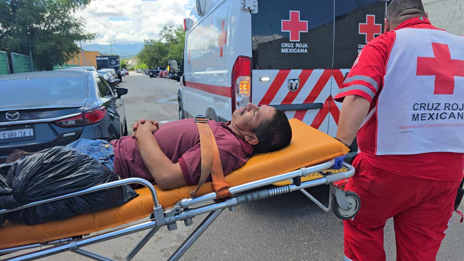 Detenido en Monclova presenta crisis convulsiva y es trasladado a hospital